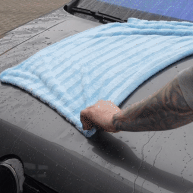 Hybride Droogdoek 1100 droogdoek in gebruik – WaxO'lux