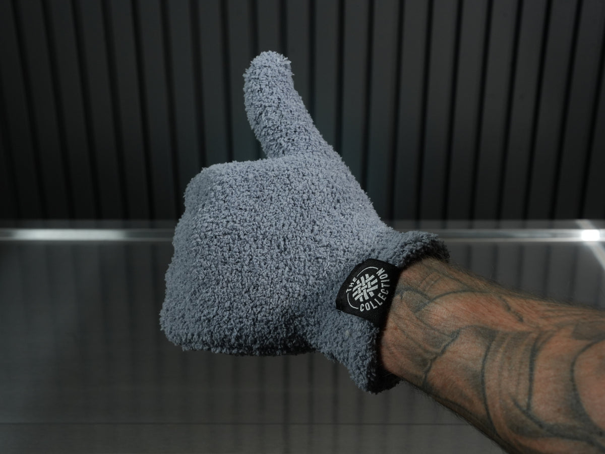 The Collection Finger Mitt detailing handschoen in gebruik – WaxO'lux