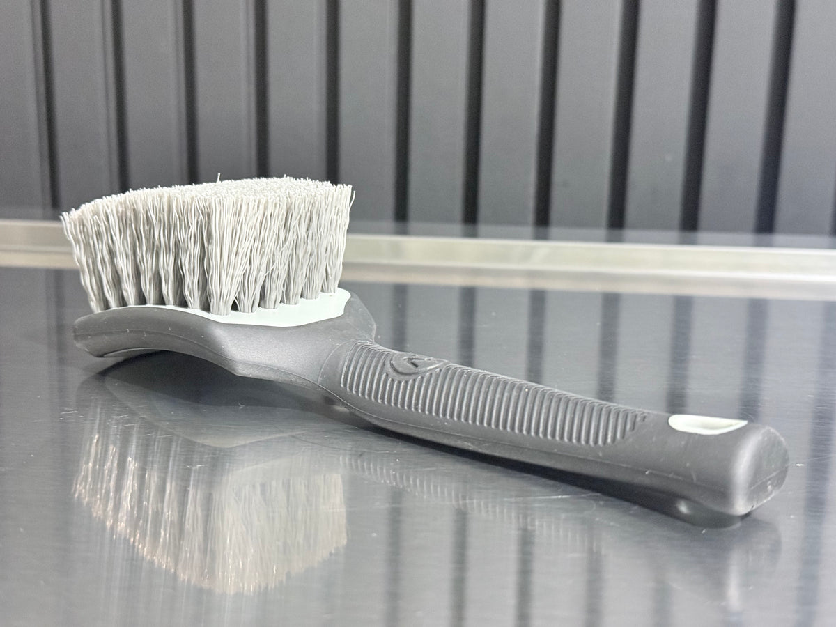 Tyre brush bandenborstel detail – WaxO'lux