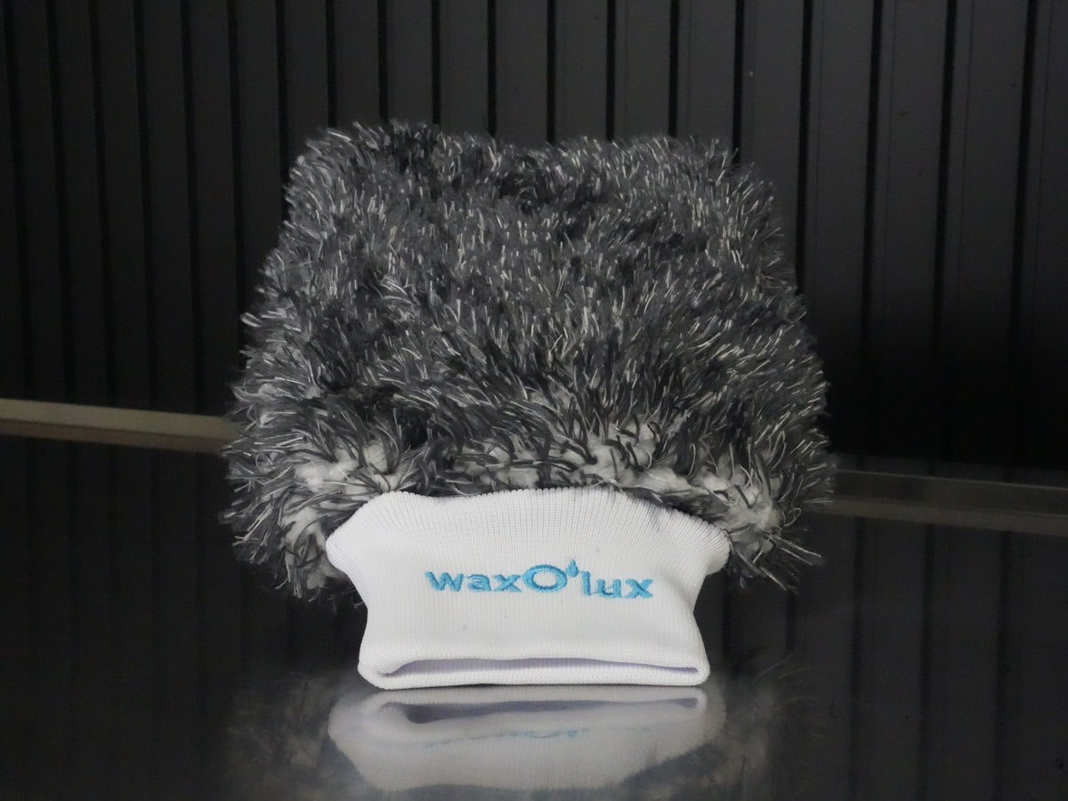 Ultra Thick Wash Mitt washandschoen in gebruik – WaxO'lux