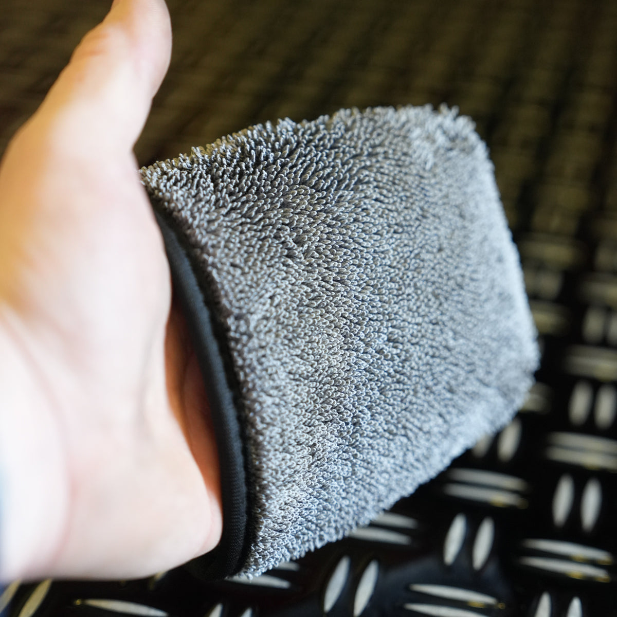 Interior Scrub Mitt schrobhandschoen detail – WaxO'lux